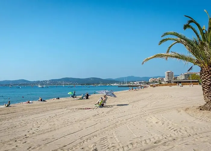 F2 F3 En Duplex Port-frejus Proche De La Apartment